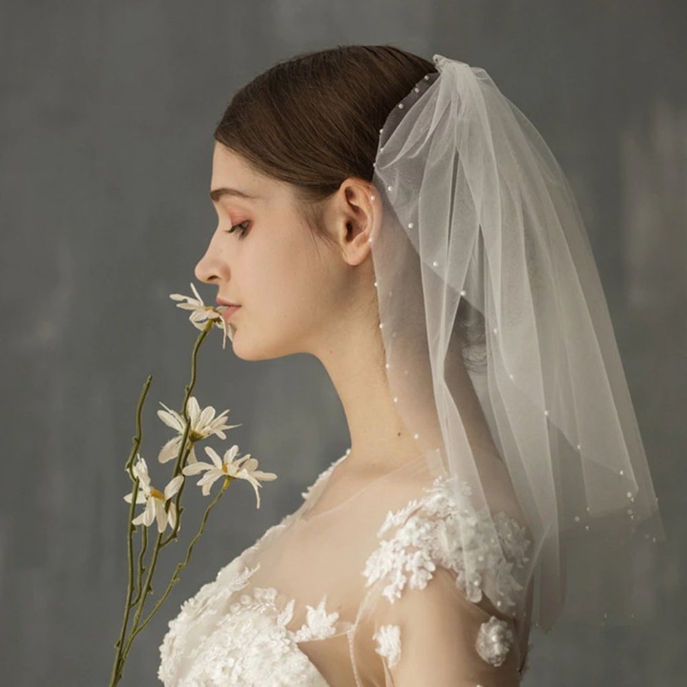 Wedding veil white bridal pearls short